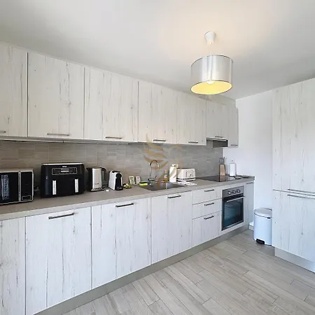 Apartament Serenity Getaway-4 People-wifi-terrace-garage