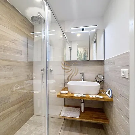 Serenity Getaway-4 People-wifi-terrace-garage Apartament