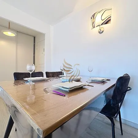 Serenity Getaway-4 People-wifi-terrace-garage Lägenhet *