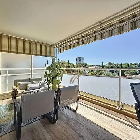 Serenity Getaway-4 People-wifi-terrace-garage Lägenhet *